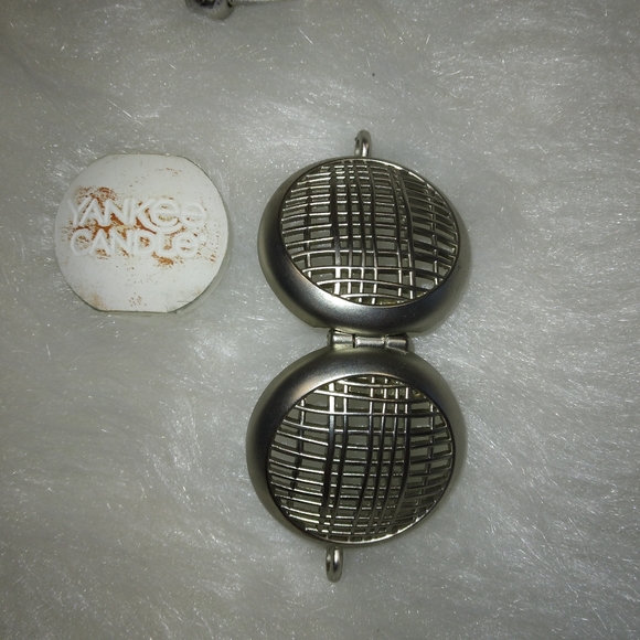 YANKEE CANDLE fragrant locket car charm - Picture 4 of 4